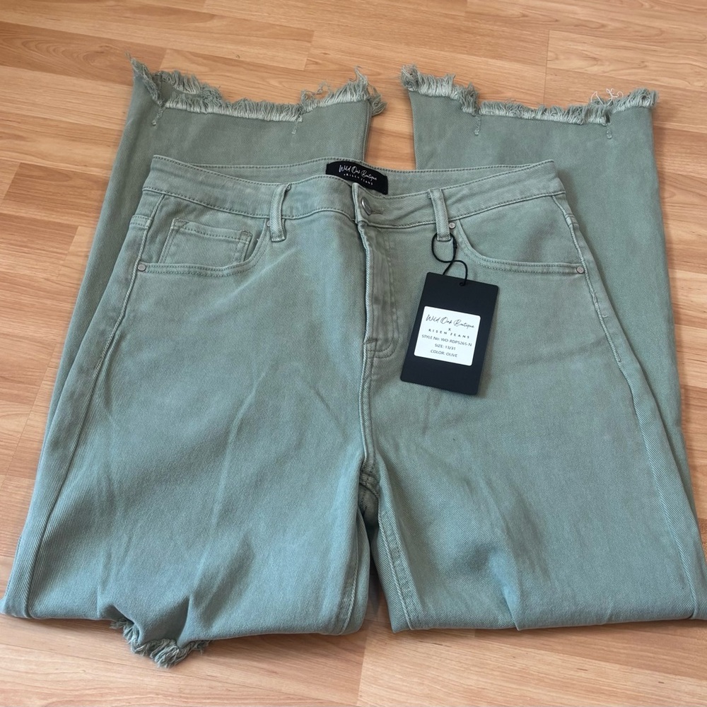 Wide Leg Frayed Hem Jeans in Sage Green